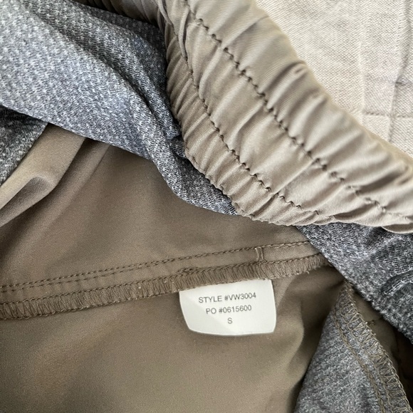 Vuori Clementine Shorts Lot x2 - Small - Black and Pistachio Green - Picture 6 of 10